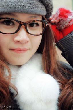 国产眼镜吊打美女视频,惊艳吊打美女风采